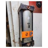 Pneumatic piston