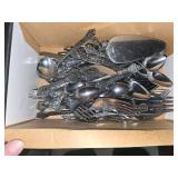 Stainless silverware set