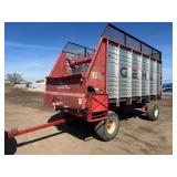 Gehl 980 16' Forage Box w/ H&S Running Gear