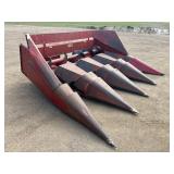 International 843 - 4 Row/30' Corn Head