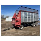 Gehl 980 16' Forage Box w/ Miller Pro Tandem Gear