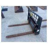 Caterpillar Skid Steer Attach 48' Pallet Forks
