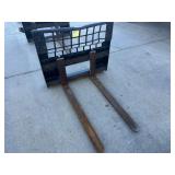 Caterpillar Skid Steer Attach 48' Pallet Forks