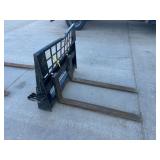 Caterpillar Skid Steer Attach 48' Pallet Forks