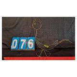 CHICKEN WIRE FRAMED EGG/FRUIT BASKET