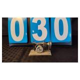 MINATURE SEWING MACHINE CLOCK