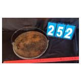 GRISWOLD BAIL TYPENO. 14 CAST IRON GRIDDLE