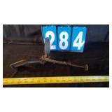 ANTIQUE CHERRY PITTER