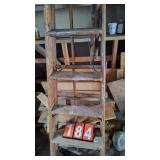 6 FOOT WOOD STEP LADDER