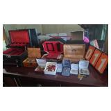 GROUP LOT OF UNSORTED JEWELRY