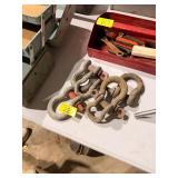 Lot of several shackles