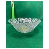 Fifth Avenue lead crystal fleur de lis serving bow