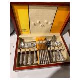 1847 Rogerï¿½s Bros ï¿½heritageï¿½ flatware set in box