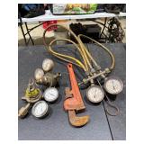 Pressure gauges, and pipe wrench