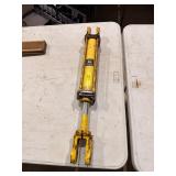 John Deere hydraulic cylinder