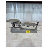 Triple beam balance/scale