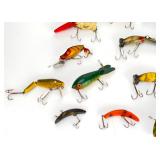 Vintage Fishing Lures Lot: Heddon River Runt, Hot-Shot, Creek Chub (17 Pc) Vintage Fishing Lures Lot: Heddon River Runt, Hot-Shot, Creek Chub (17 Pc)