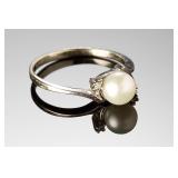 Elegant 10K White Gold Pearl & Diamond Ring, Size 4.25, 1.50g Elegant 10K White Gold Pearl & Diamond Ring, Size 4.25, 1.50g