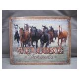 Decorative ï¿½Welcome Friendsï¿½ Horse Sign