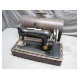 Singer Vintage Sewing Machine With Case