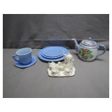 Charming Porcelain and Plastic Tea Sets With Flair Charming Porcelain and Plastic Tea Sets With Flair