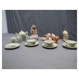 Delightful Child�s Tea Set with Figurines Delightful Child�s Tea Set with Figurines