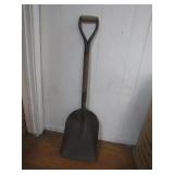 Classic Metal Scoop Shovel with Wooden Handle
