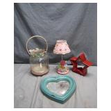 Charming Decorative Lot with Heart Mirror