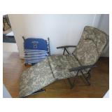 2 Folding Lounge Chairs With Unique Prints