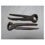 2 Metal Pincer Tools