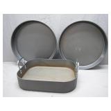 Chicago Metallic Roasting Pan and Pizza Trays