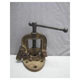 Hollands Erie Bench-Mounted Pipe Vise