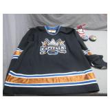 Washington Capitals Jersey, Pucks & Figurine