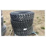 UNUSED RECAP 11R22.5 TIRES