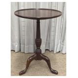 Henkel Harris Mahogany Queen Anne Pedestal Table