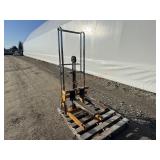 Manual Operated Forklift - 800lb Capacity