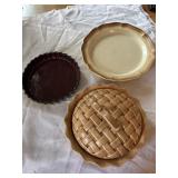 Pie baking dish and baking dish