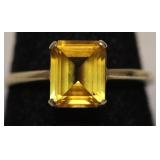 10K YELLOW GOLD TOPAZ RING   SIZE 5.5