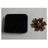 VINTAGE AMBER GLASS BROACH