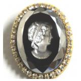 GLASS CAMEO BROACH