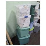 4 Plastic Storage Totes