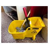 New! Rubbermaid Moo Bucket & Mop