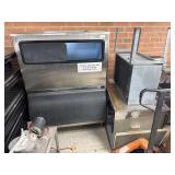 Hoshizaki KM-1300SRF 1300lbs Ice Machine & Bin