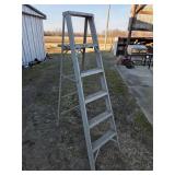 Aluminum step ladder