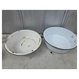 2 enamel pans