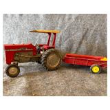 Ertl diecast Massey Ferguson 275 diesel tractor