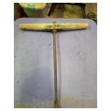 Primitive T hand drill