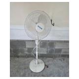 Oscillating floor fan