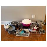 Lot of assorted kitchen goods