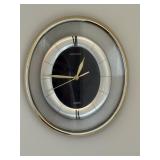 11.5ï¿½ vintage Heirloom quartz wall clock
